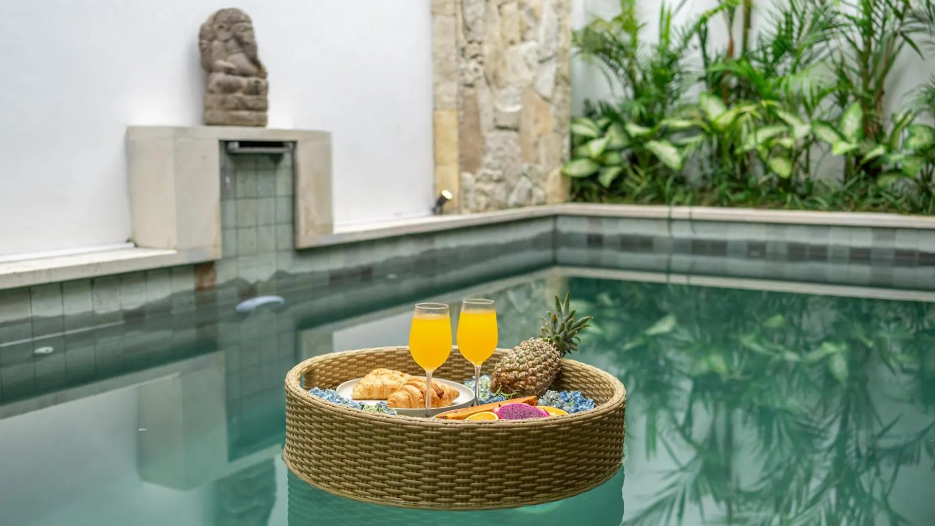 Exquisite 3-Bedroom Villa in Seminyak with Private Rooftop Oasis Kerobokan
